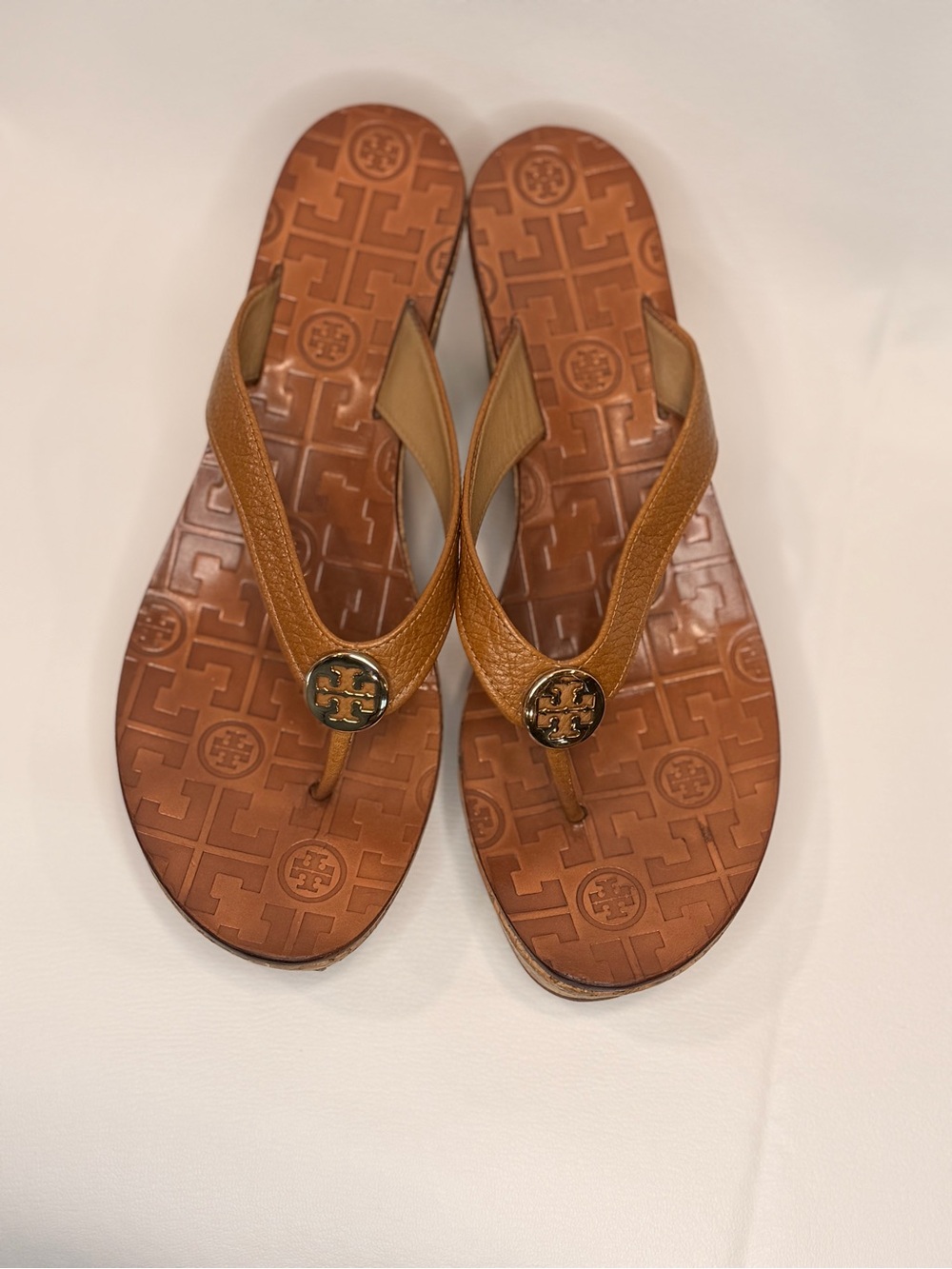 Tory Burch Thora Cognac Leather wedge Gold Logo Thong Sandals Size 8M